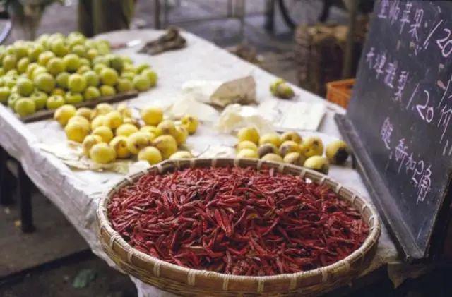 菜市场带你去逛记忆中的美食聚集地麻将胡了游戏老照片：80年代的(图7)