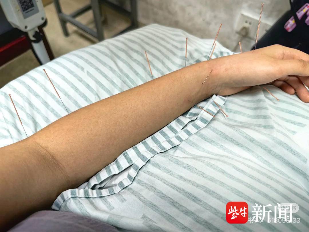 触电受伤 电从哪儿来 海底捞回应麻将胡了试玩网站免费女子拿蘸料时(图2)